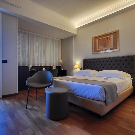 Hotel Plaza เปสการา ภายนอก รูปภาพ