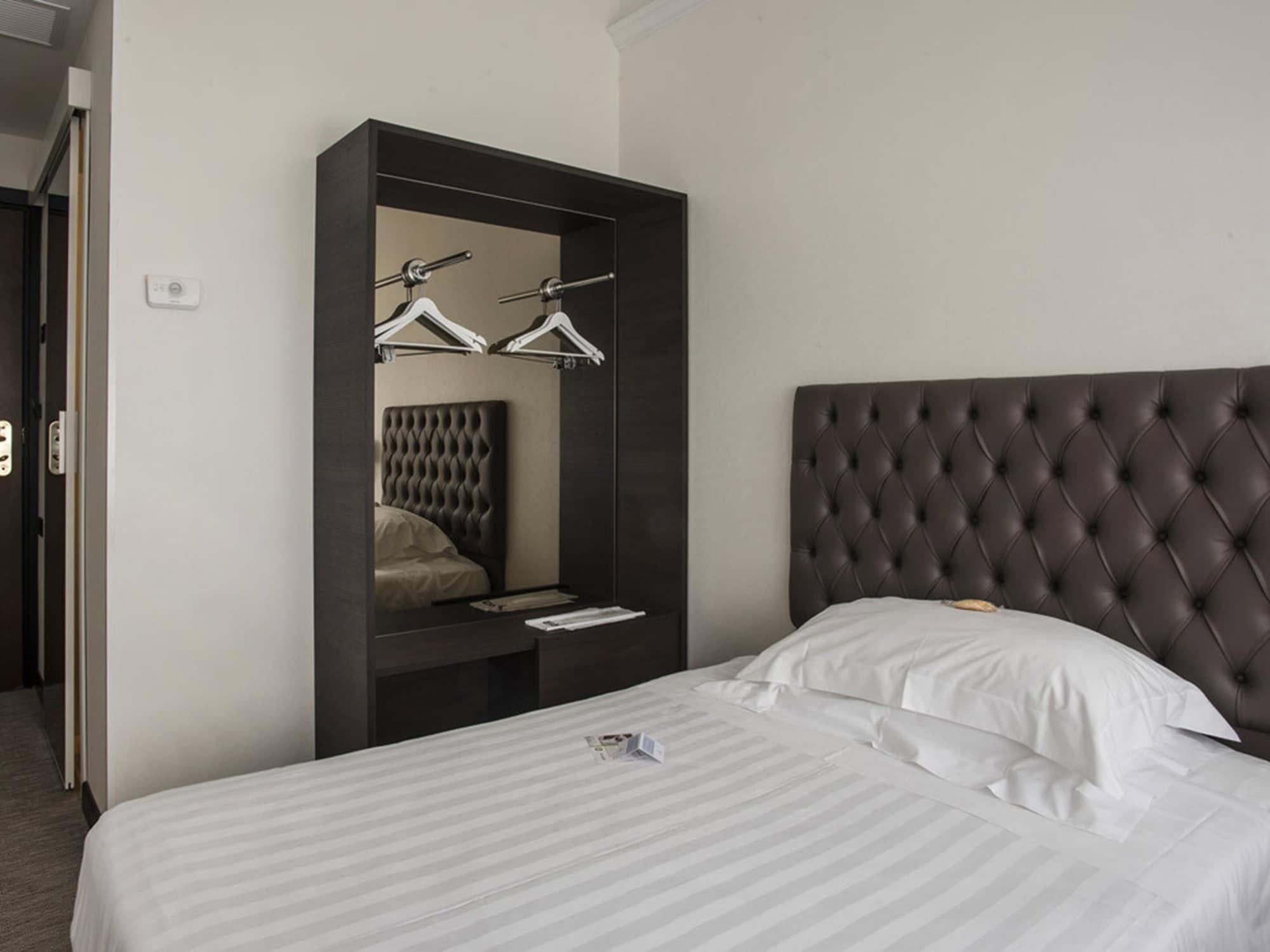 Hotel Plaza เปสการา ภายนอก รูปภาพ