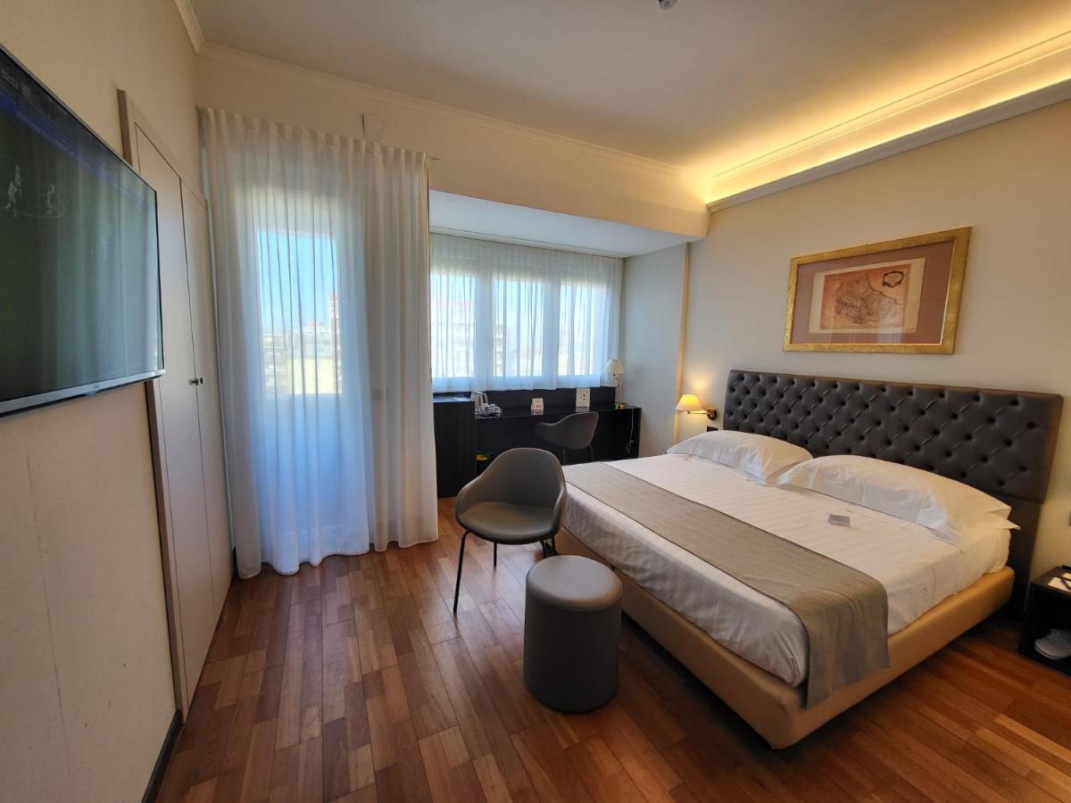 Hotel Plaza เปสการา ภายนอก รูปภาพ