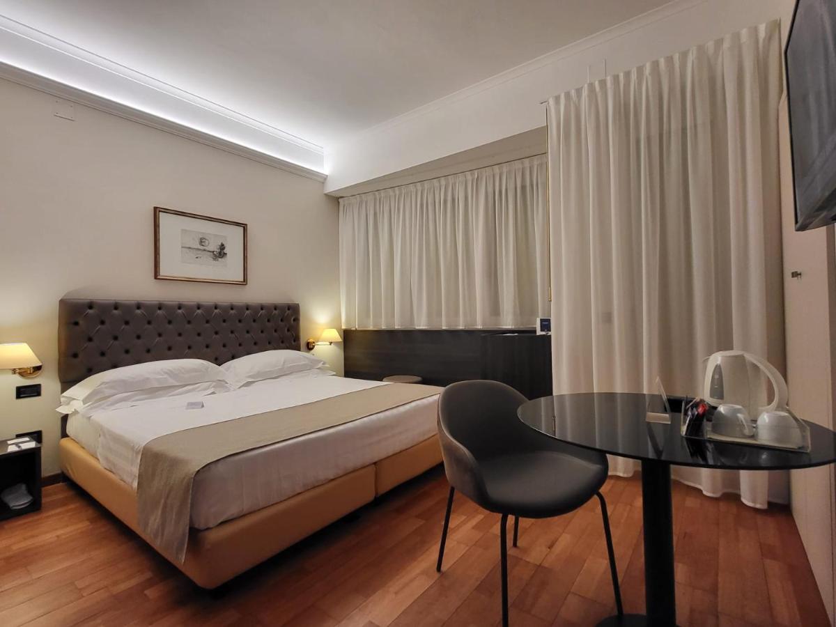 Hotel Plaza เปสการา ภายนอก รูปภาพ