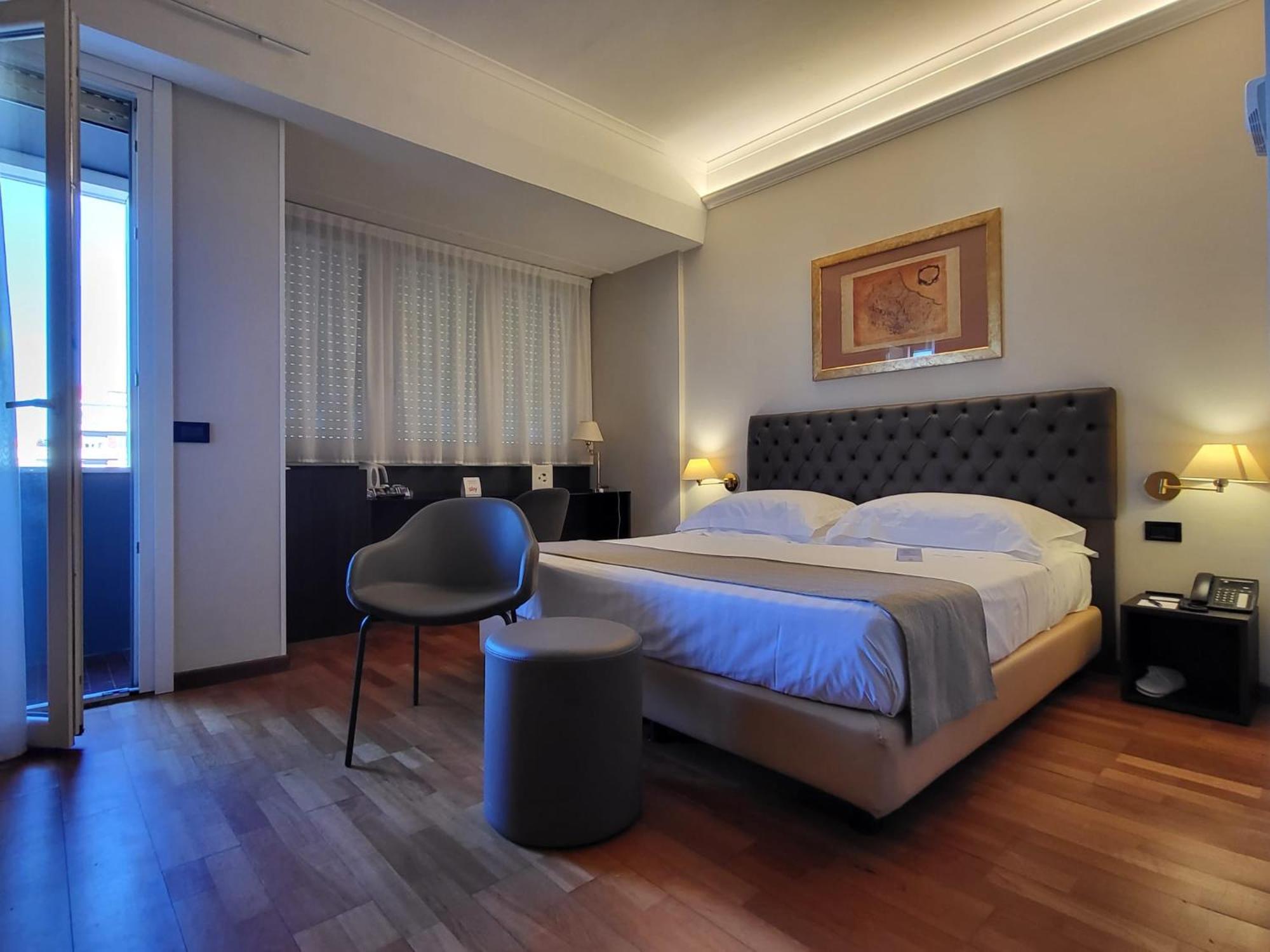 Hotel Plaza เปสการา ภายนอก รูปภาพ