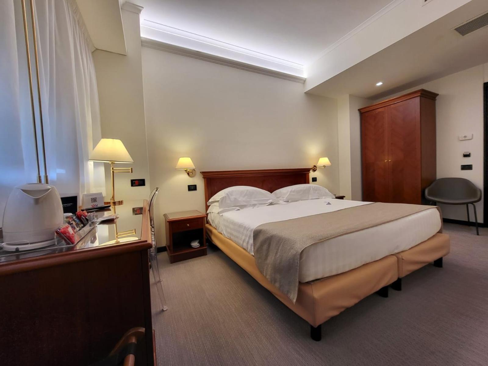Hotel Plaza เปสการา ภายนอก รูปภาพ